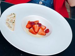 大黄酱草莓奶冻-恰餐厅CHAR Grill(北京三里屯洲际店)