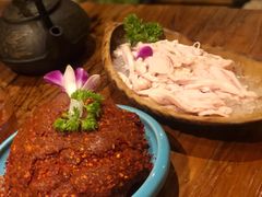-老牌坊云南鱼豆花火锅(爱建店)