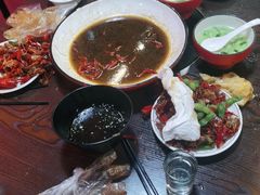 -虾弄弄海派小龙虾·牛羊蝎子火锅