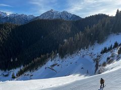 -丝绸之路山地度假区滑雪场