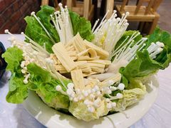 -霄汉牛三鲜湖北砂锅菜(万松园2店)
