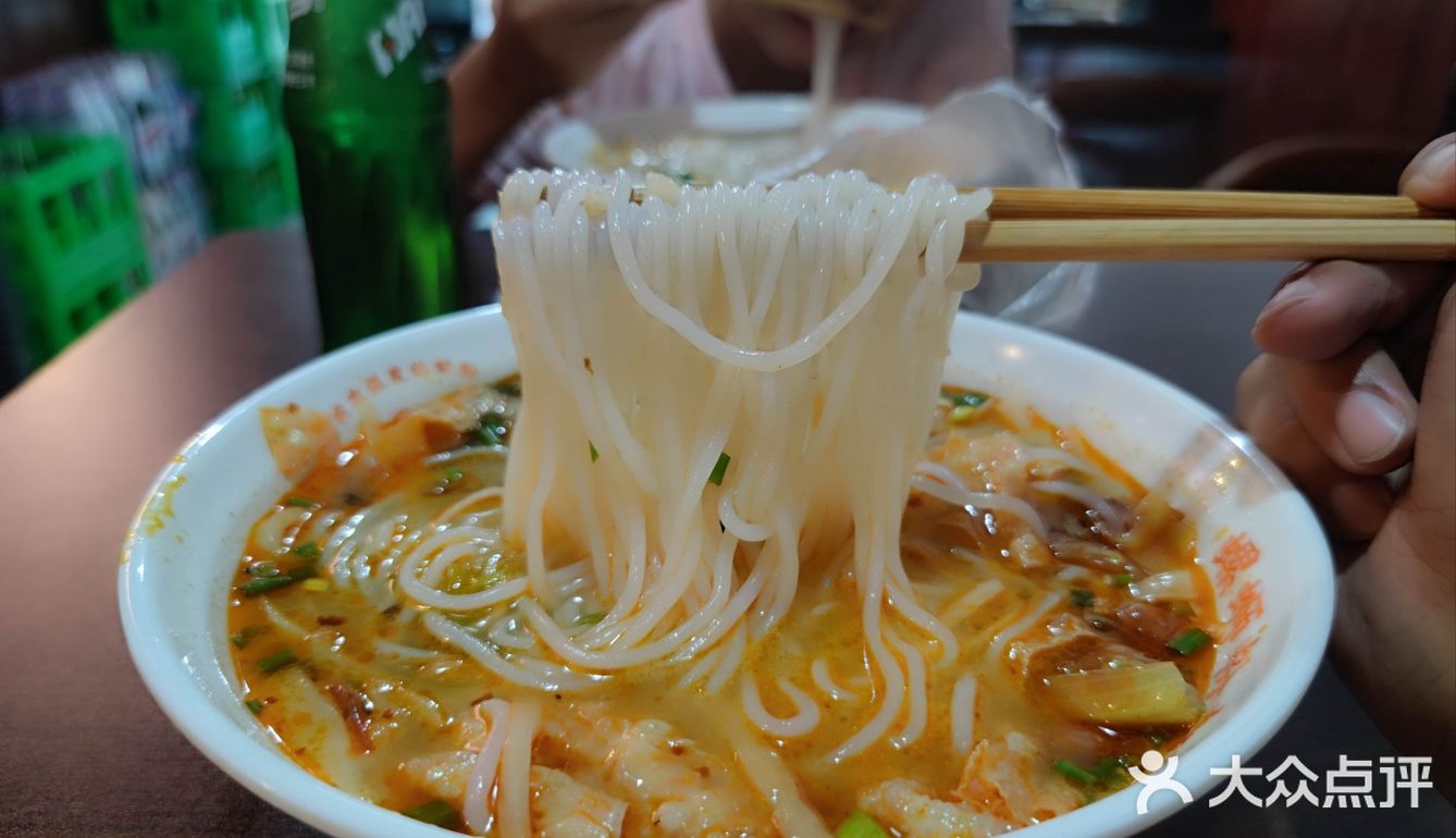 带上汴梁大汤包去吃螺蛳粉