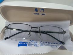 -豪门视光·星趣控·蔡司依视路眼镜代理商(中央大街店)