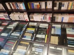 -钟书阁(松江泰晤士小镇店)