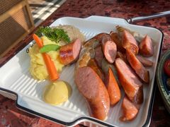 德国香肠拼盘配土豆泥和酸椰菜-LENBACH ROOF兰巴赫旗舰店(摩方店)