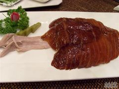 一只烤鸭片的-唐廊烤鸭店(工体店)