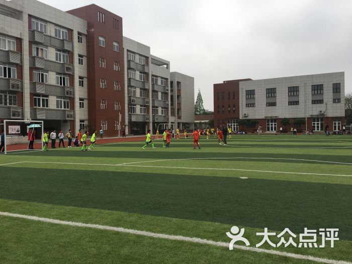 硚口区易家墩小学操场图片 第1张