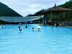 -十万大山布透温泉