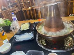 -果松木炭酸菜铜火锅·外婆参鸡汤