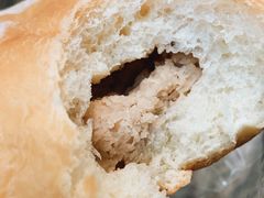 芋泥软欧包-啊噗吐呦现场烘焙(麦凯乐店)