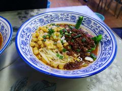-渝之汇牛肉豌杂面