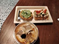 -小苍兰风铃草·礼物蛋糕(沈阳店)