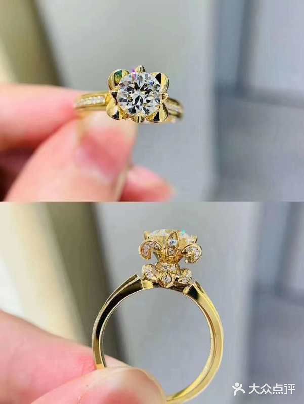 婚戒就要戴个不一样的[微笑]