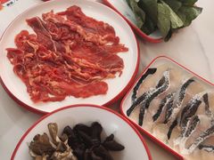 -毛辣果·贵州红酸汤牛肉火锅(西单店)