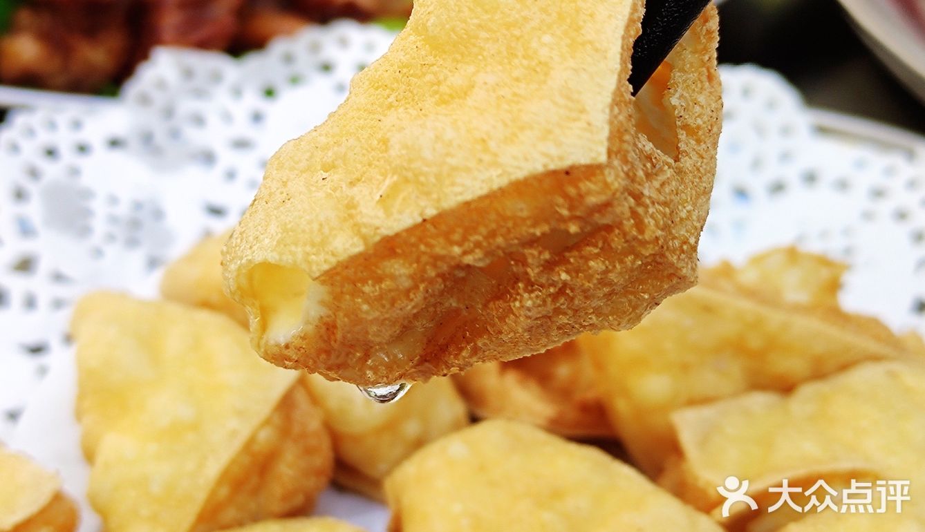 梧桐树下的老洋房露台真牛肉火锅