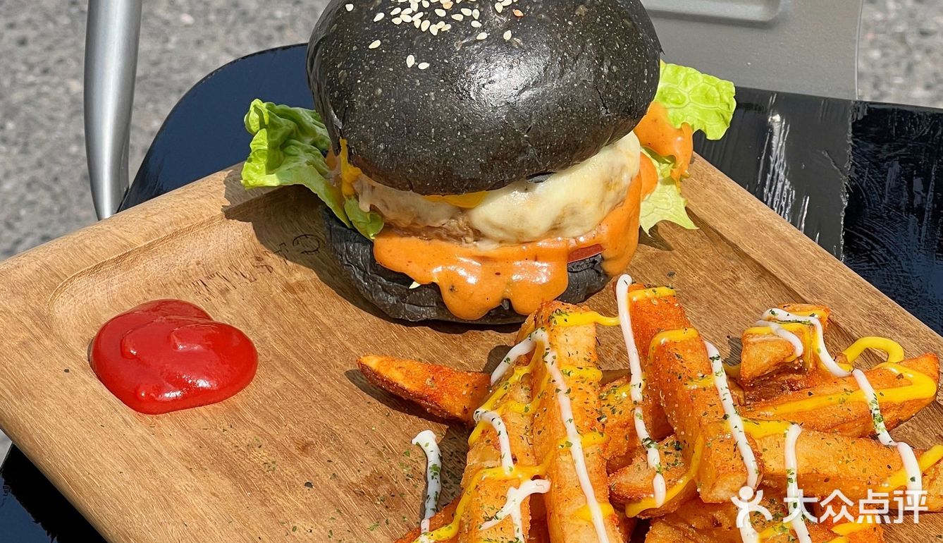 苏州有口福了‼️首家美式黑汉堡🍔超厚牛肉饼还会爆汁