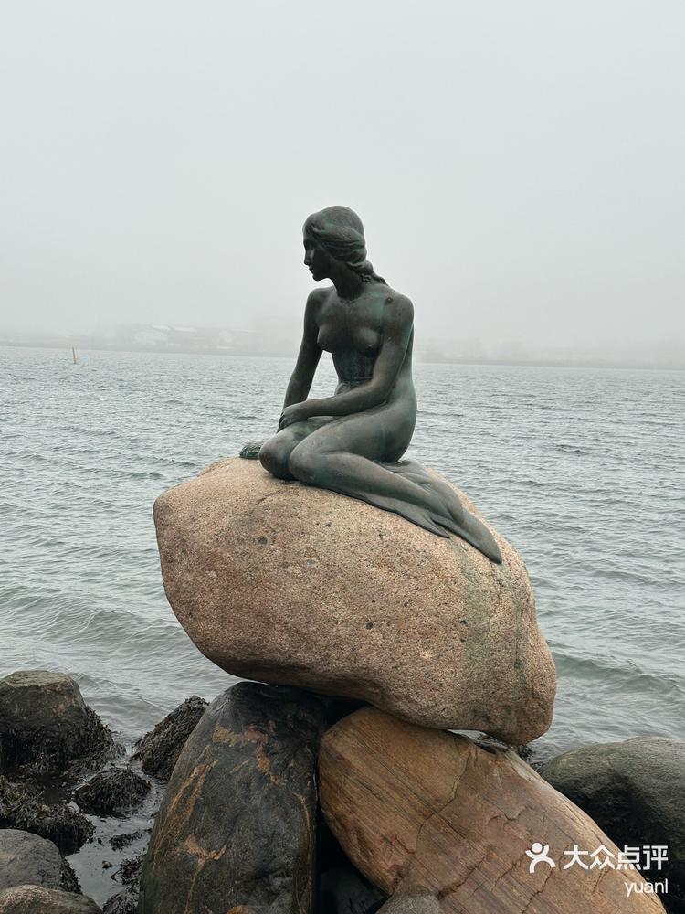 little mermaid」《小美人鱼铜像》(the little mermaid)是丹麦雕塑家