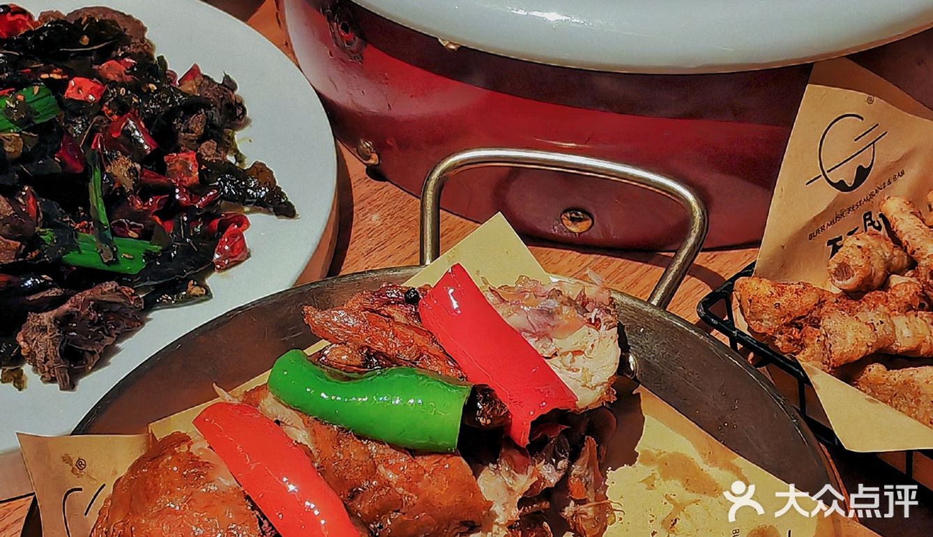 南门这家音乐餐酒吧‼️这周去了三次💃💃