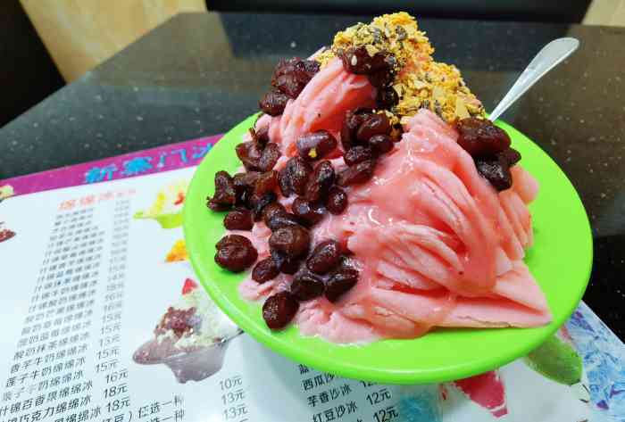 打分 好大份的绵绵冰,好多次经过都爆满,冬天是羊肉馆,夏天是冰室