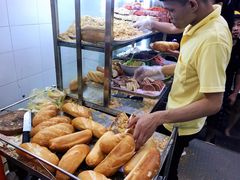 -Bánh Mì Huynh Hoa