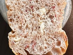 野酵母玫瑰白巧克力吐司-PAOPAO Bakery&Café(港汇店)