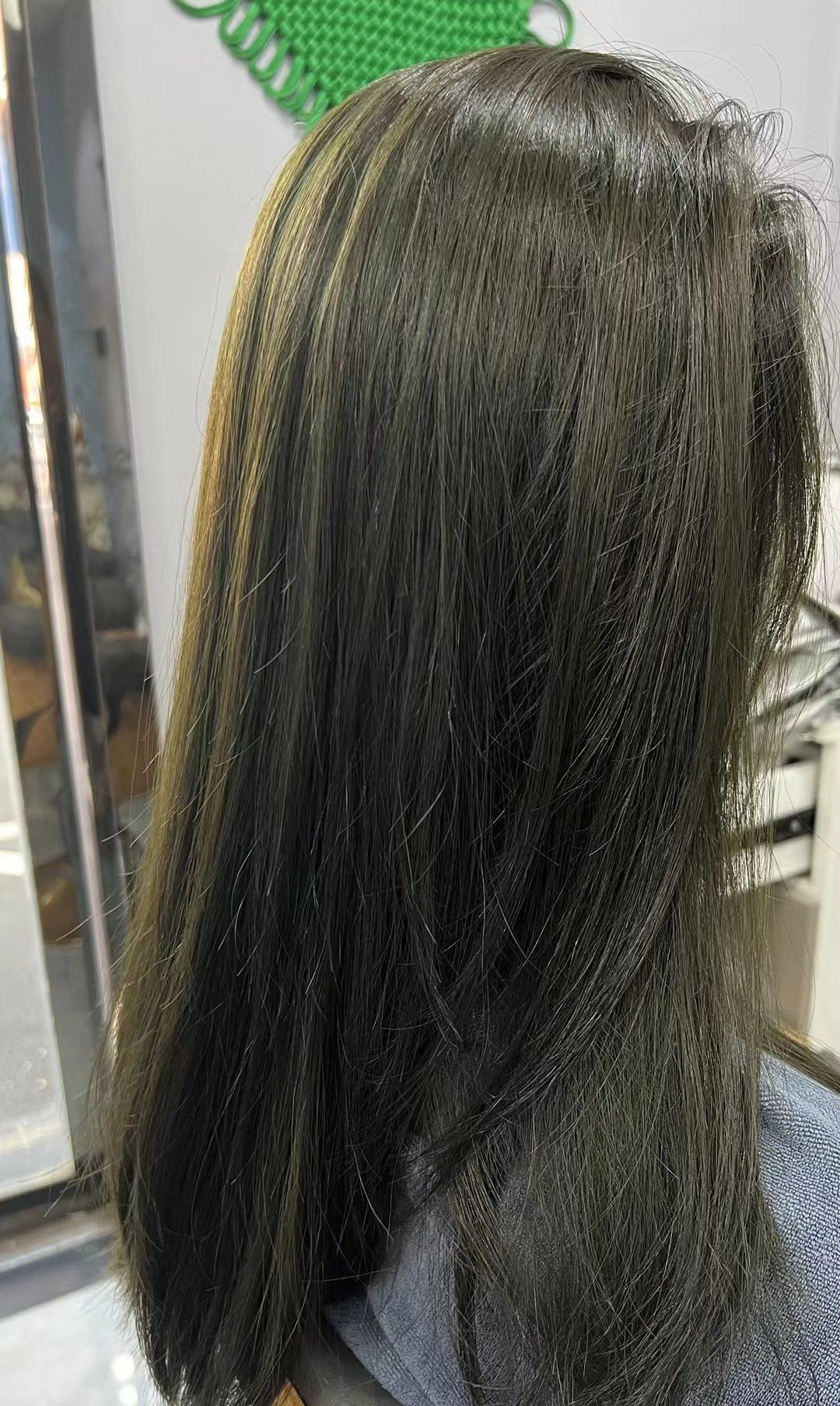 的显白
#染发#亚麻闷青色#发色#发色推荐#显白的发色#今日发型推荐