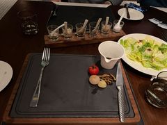 -恰餐厅及酒吧 CHAR Bar & Grill (北京丽都皇冠假日店)