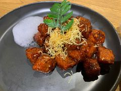 红酒泡沫牛仔粒-荟廷·晶萃(陆家嘴尚悦湾店)