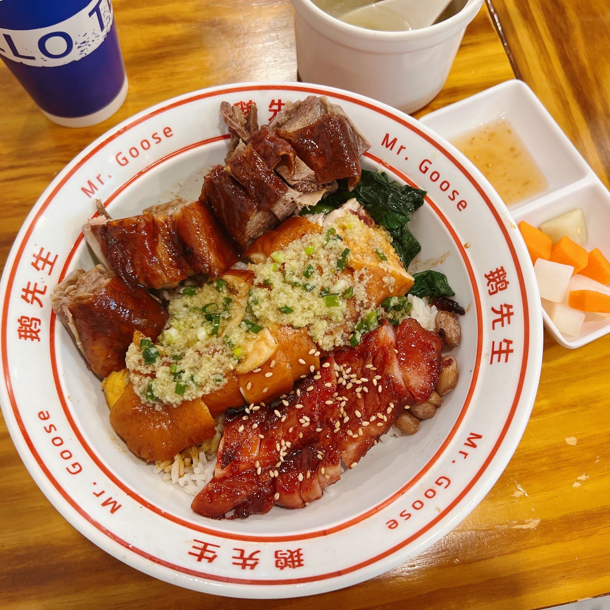 0元玩转这座城 万达步行街的这家双拼烧鹅到很好吃呀 叉烧和烧鹅卤味