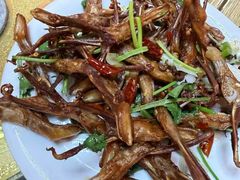 -超越海鲜屋(飞龙物业店)