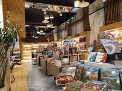 零售区-新华里咖啡书吧(新华书店小寨店)