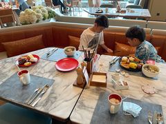-鲜艳全日餐厅(长江之舟华邑酒店)