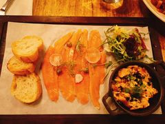 烟熏三文鱼配三文鱼沙拉-SMOKI & CO(五大道店)