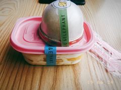 -蜜蜂小象·榴莲千层蛋糕(时代汇11栋店)