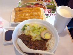 卤肉饭、油条及豆浆-永和大王(一口茶豆浆|花香豆更香·碧榕湾店)