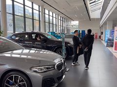 -上海宝信宝马4S店