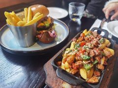 辛香牛肉汉堡配香酥布里芝士-blue frog蓝蛙(长泰广场店)