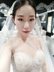 -艾米丽婚纱礼服