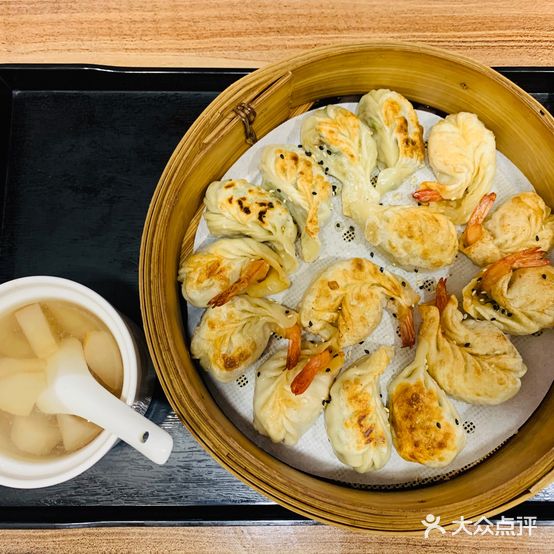 树下手工饺