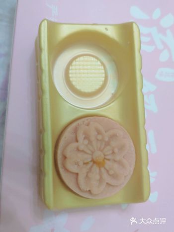 今天到手了网易严选的流心绿豆糕