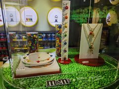 -m豆巧克力世界(上海世茂广场店)