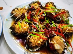 油泼鲍鱼-天伦海鲜·老味道·青岛菜(栈桥天主教堂店)