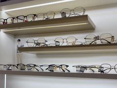 -美式眼镜·授权蔡司.依视路.尼康.豪雅.明月(南翔印象城店)