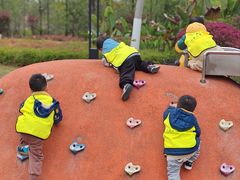 -宾果蒙特梭利托育儿童之家幼儿园(爱琴海店)