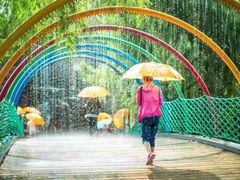 -雪山彩虹谷景区