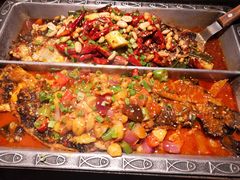 香辣味和蒜香味双拼-鸣记脆皮烤鱼(山姆店)