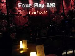 -FOUR PLAY BAR