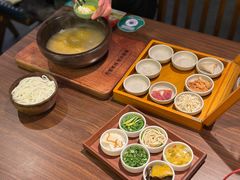 -良米山·云南野生菌过桥米线(上海首店)