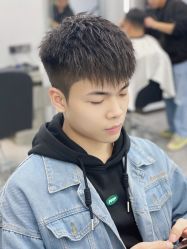 -H·Y HAIR SALON烫发·染发·造型