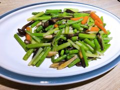 芦笋炒鸡枞菌-味莊·青岛菜(云霄路店)
